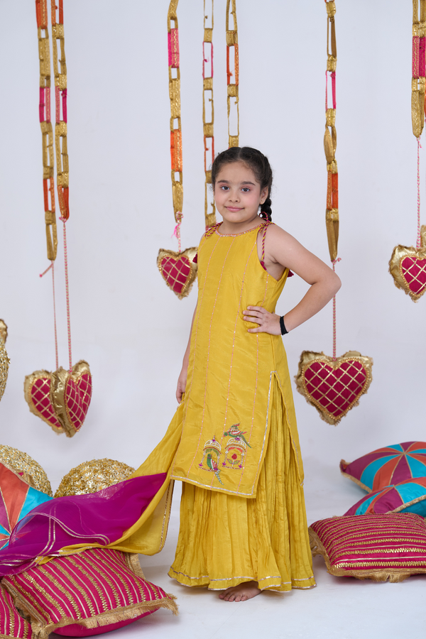 YELLOW PARROT SHARARA SET